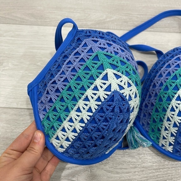 Shade & Shore Light Lift Crochet Bikini Top Blue - Picture 5 of 10